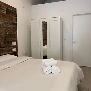 Apartamento Hermoso Piso A 3 Min De La Estacion De Bus Y Tren Ave, Málaga